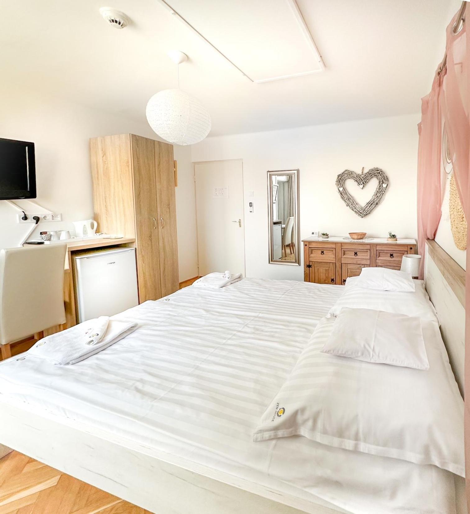 Zen House Bed & Breakfast Hajduszoboszlo Exterior photo